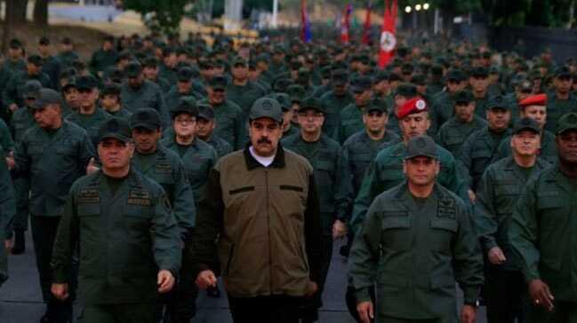 Venezuela ordusu: Silahlarımızı aldık bekliyoruz