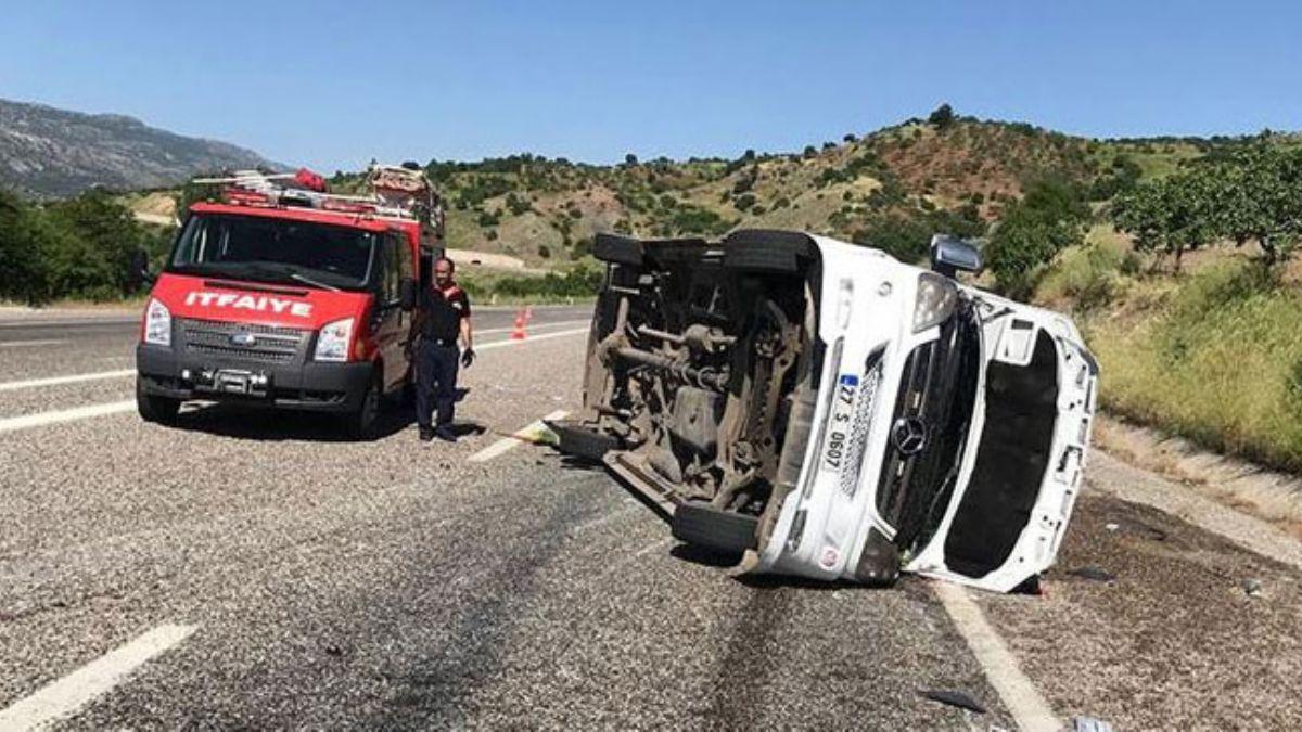 Snava giden rencileri tayan minibs kaza yapt: 9 yaral