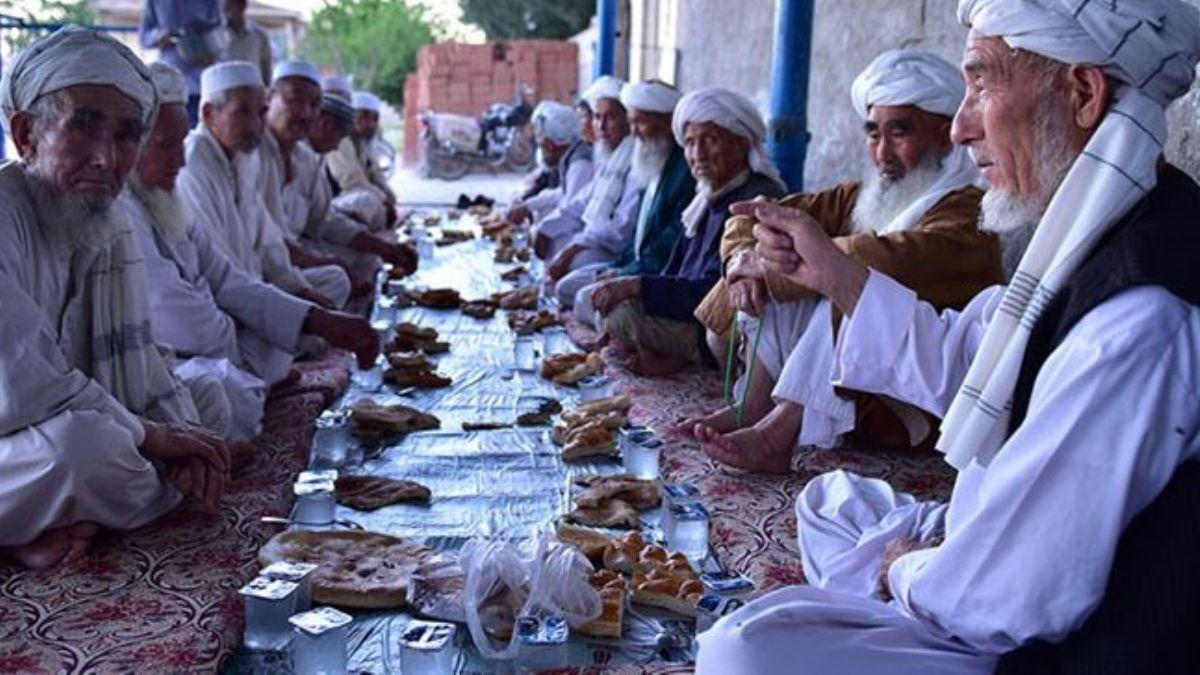 zbek Trkleri asrlk iftar geleneini yaatyor