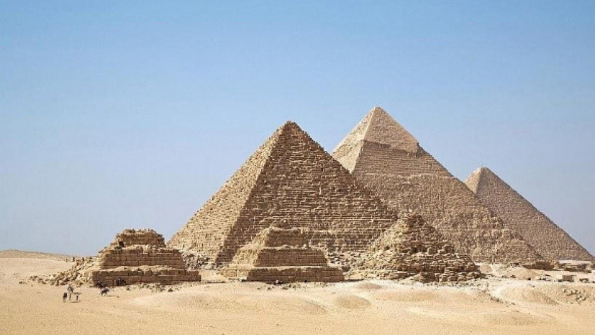 Msr piramitleri yaknnda turist otobsnde patlama