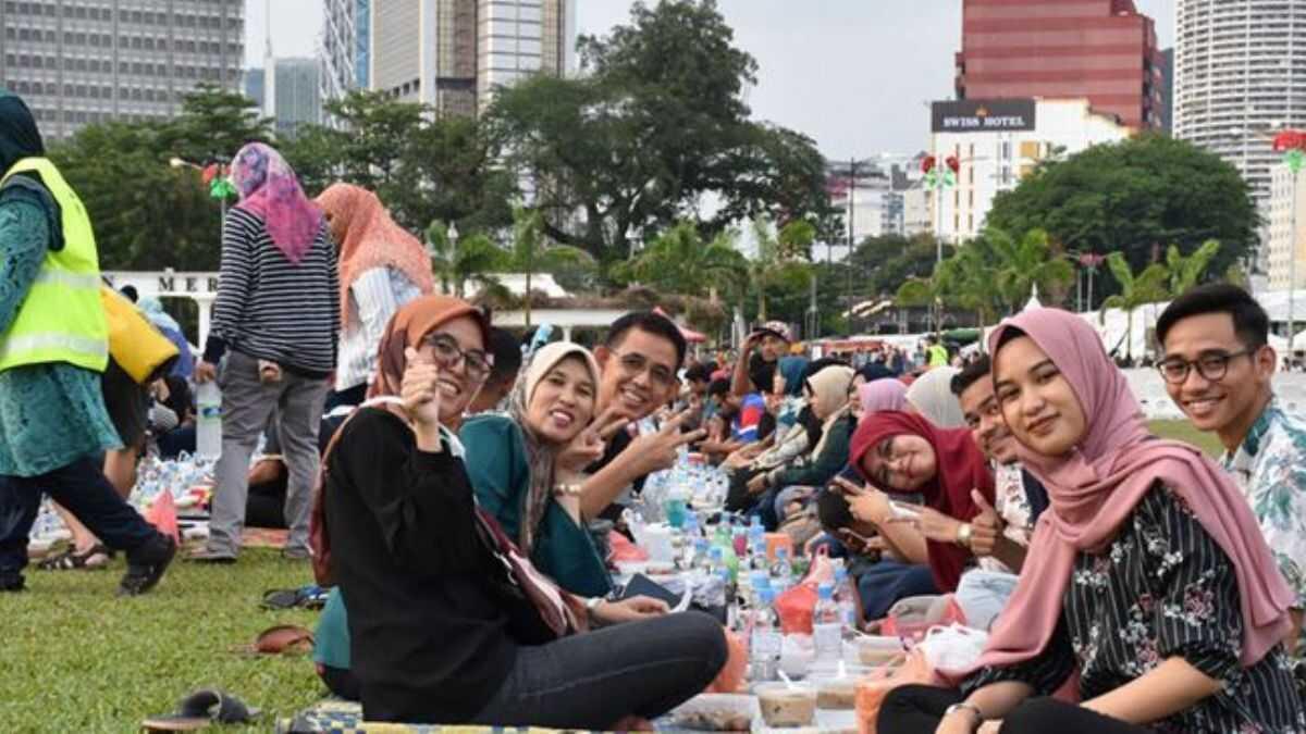 Malezya'da ramazann ruhu toplu iftar etkinlikleriyle yaanyor