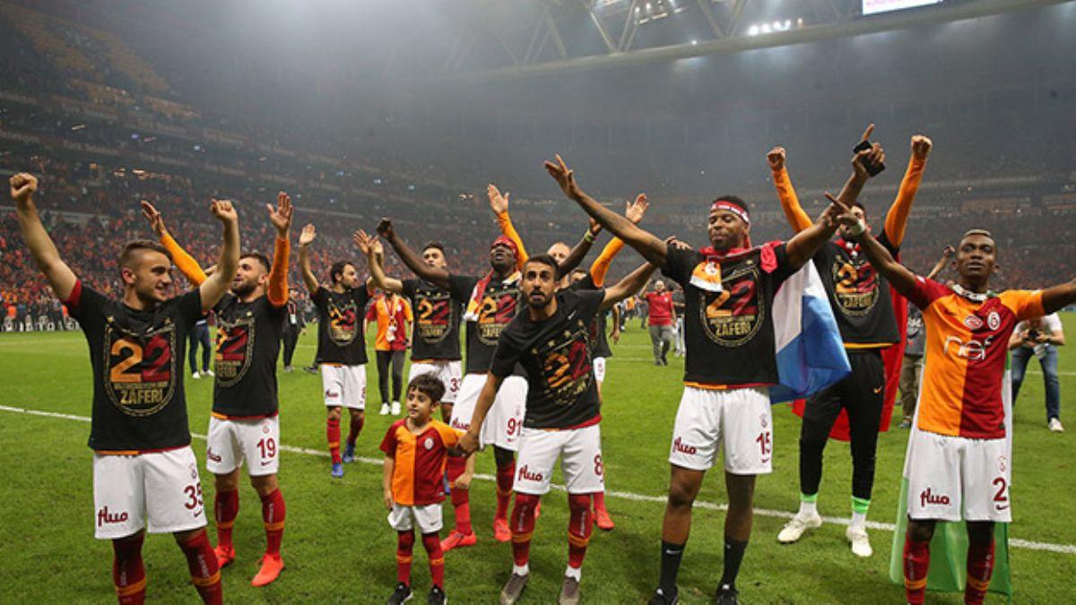 Galatasaray sezonu 'Krizler' arasnda ifte kupa ile tamamlad