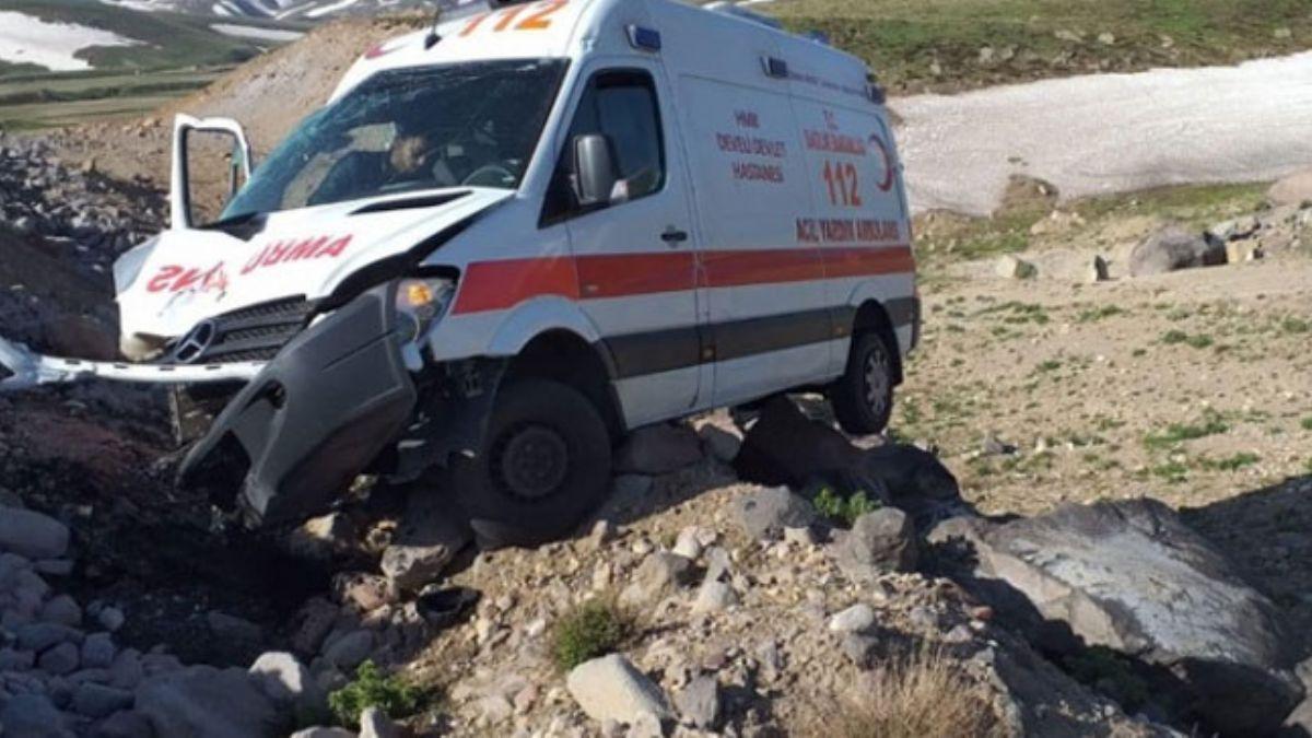 Kayseri'de ambulans takla att: 2 yaral