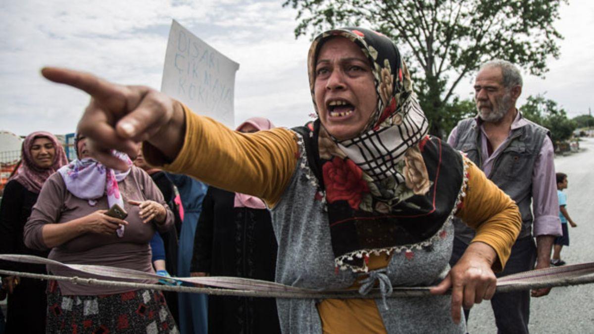 Kadnlar 'uyuturucu satlyor' diyerek yol kapatt 