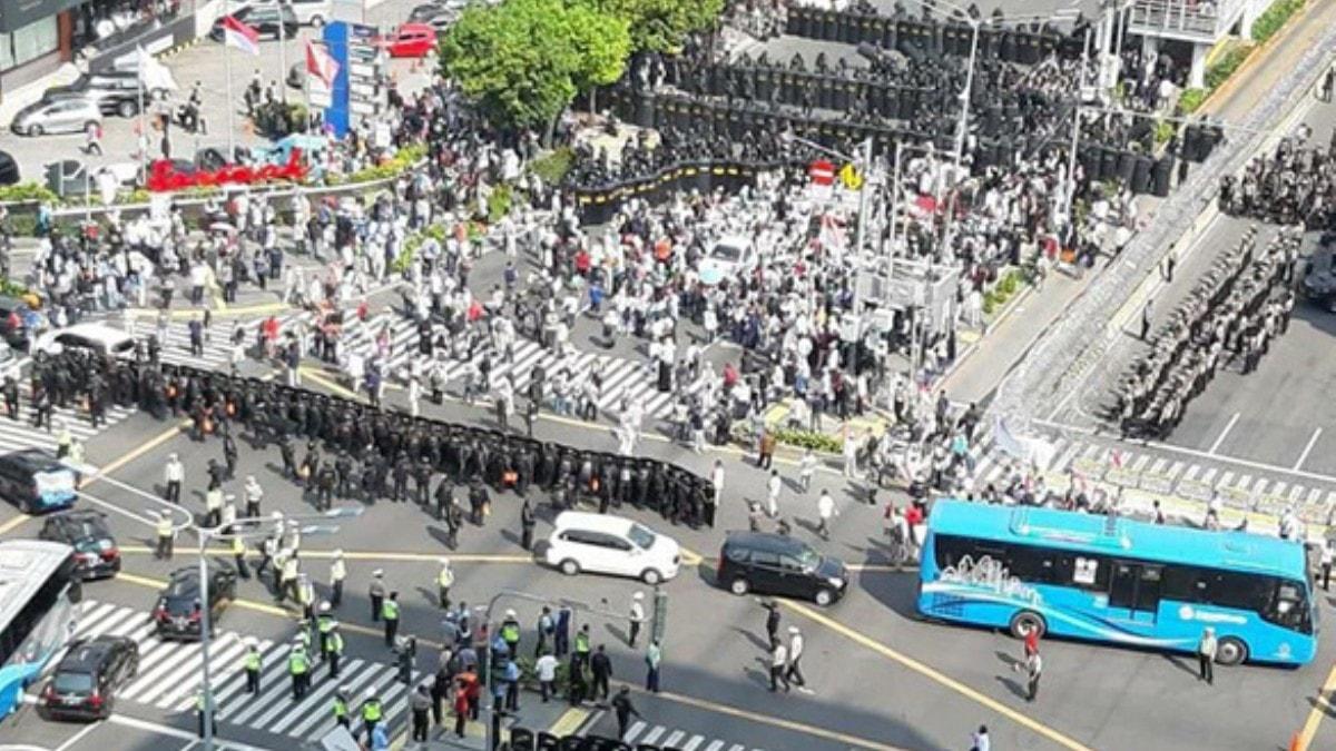 Endonezya'da Widodo yeniden seildi, muhalefet sokaa dkld