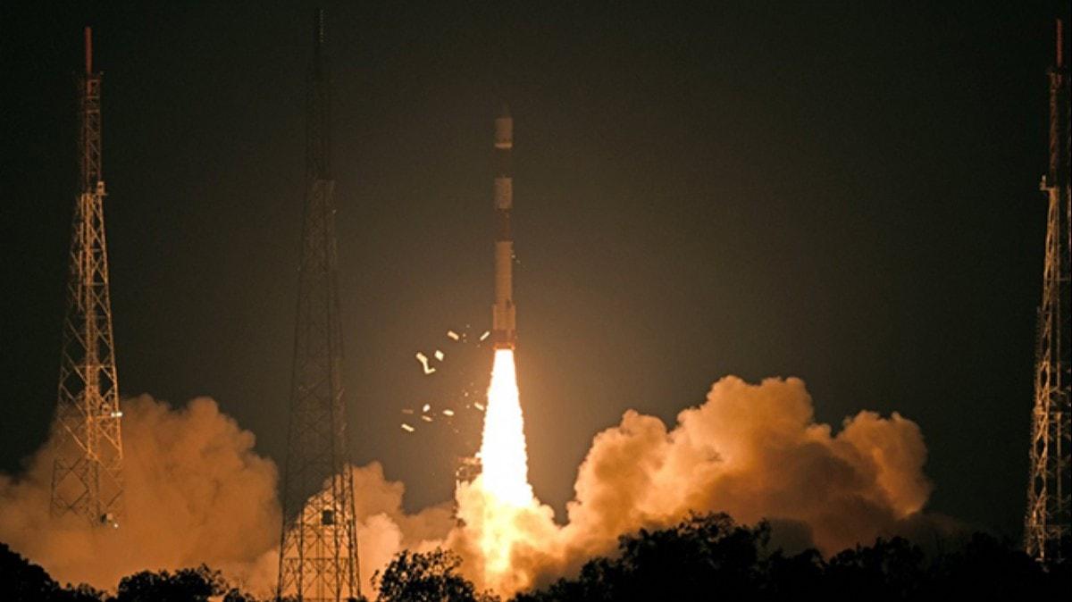 Hindistan, uzaya radar keif uydusunu gnderdi