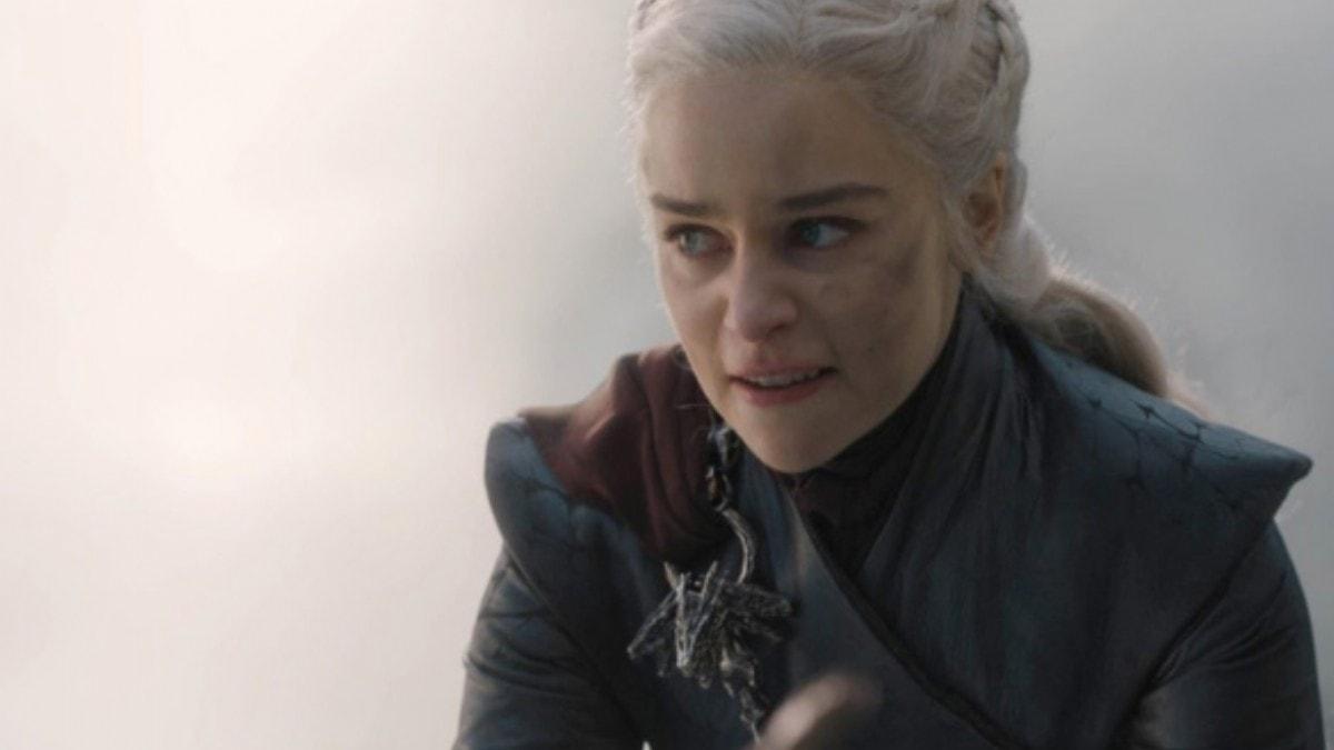 Emilia Clark, Game of Thrones'un final sahnesine Hitler'i izleyerek hazrlanm