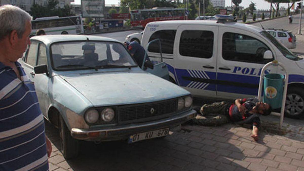 Adana'da otomobil kullanan bir kii kendinden geip kaldrma knca polisi alarma geirdi