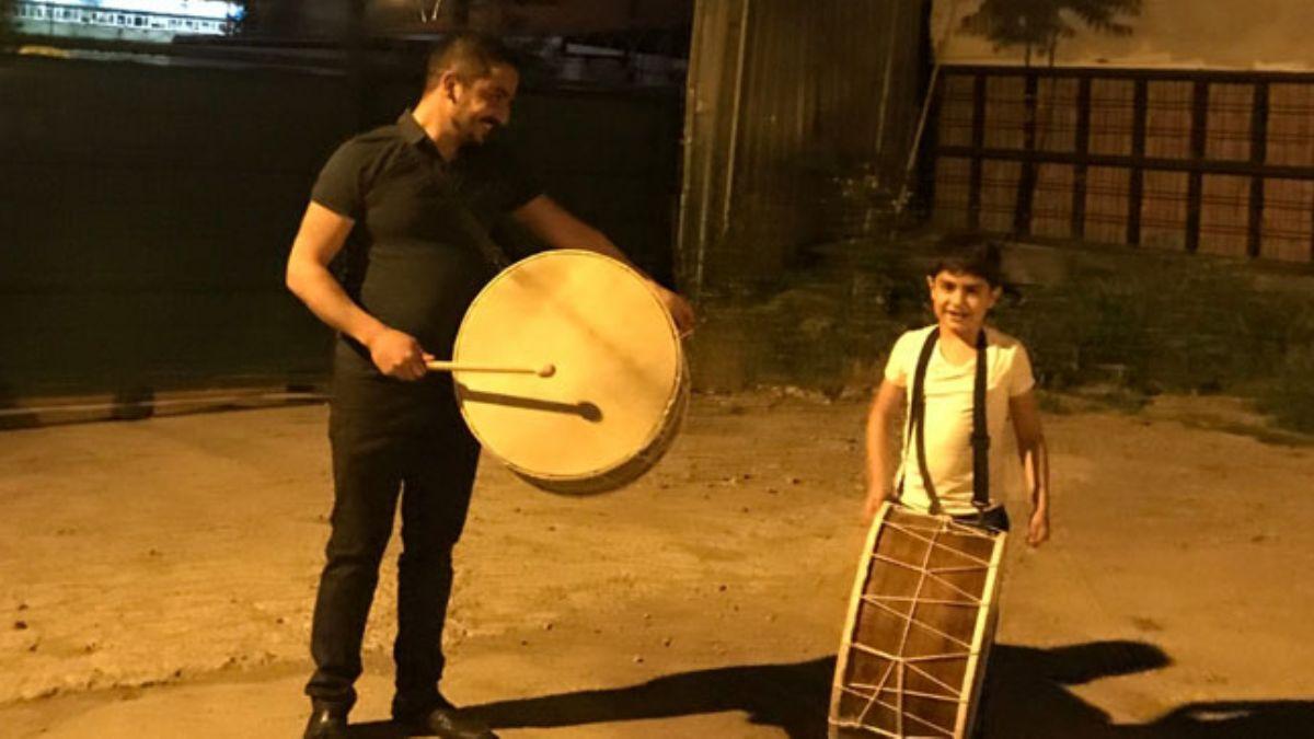 Ankara Zbeyde Hanm Mahallesi muhtar Mehmet kr Yalnz,  sahurda davul alyor