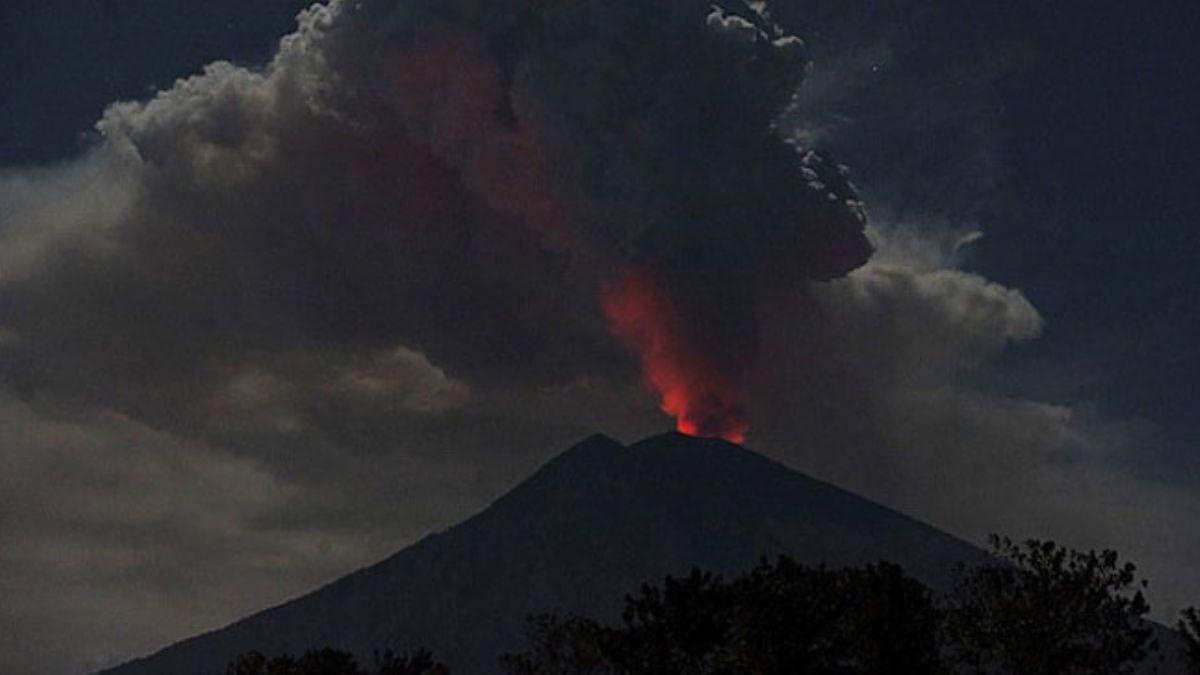 Endonezya'da Agung Yanarda'nda patlama
