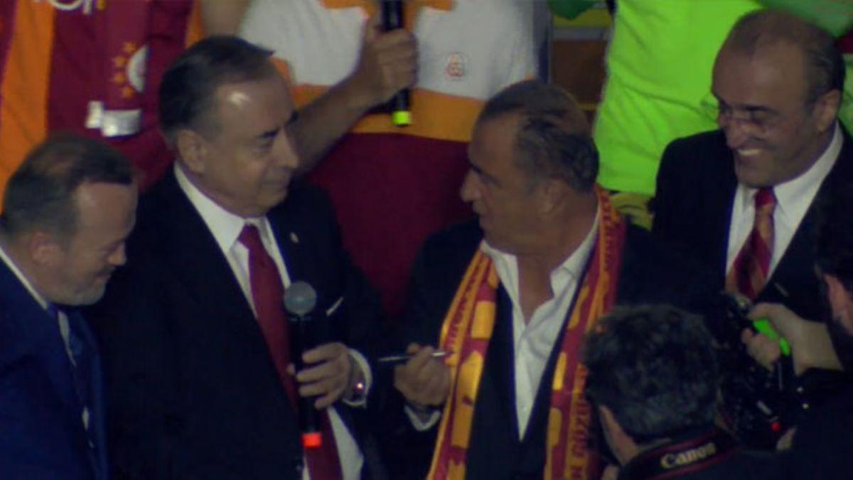 Galatasaray'da byk srpriz! Kutlamada 5 yllk imza atld