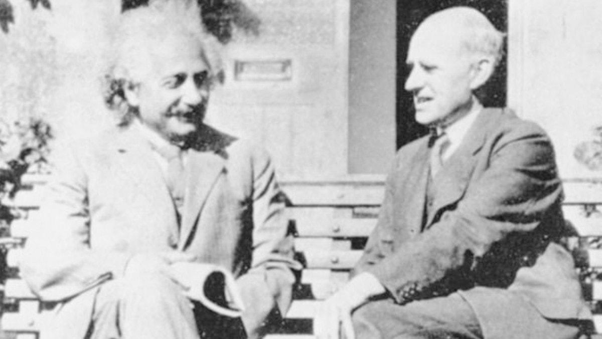 Albert Einstein' dnyaya Arthur Stanley Eddington tantt
