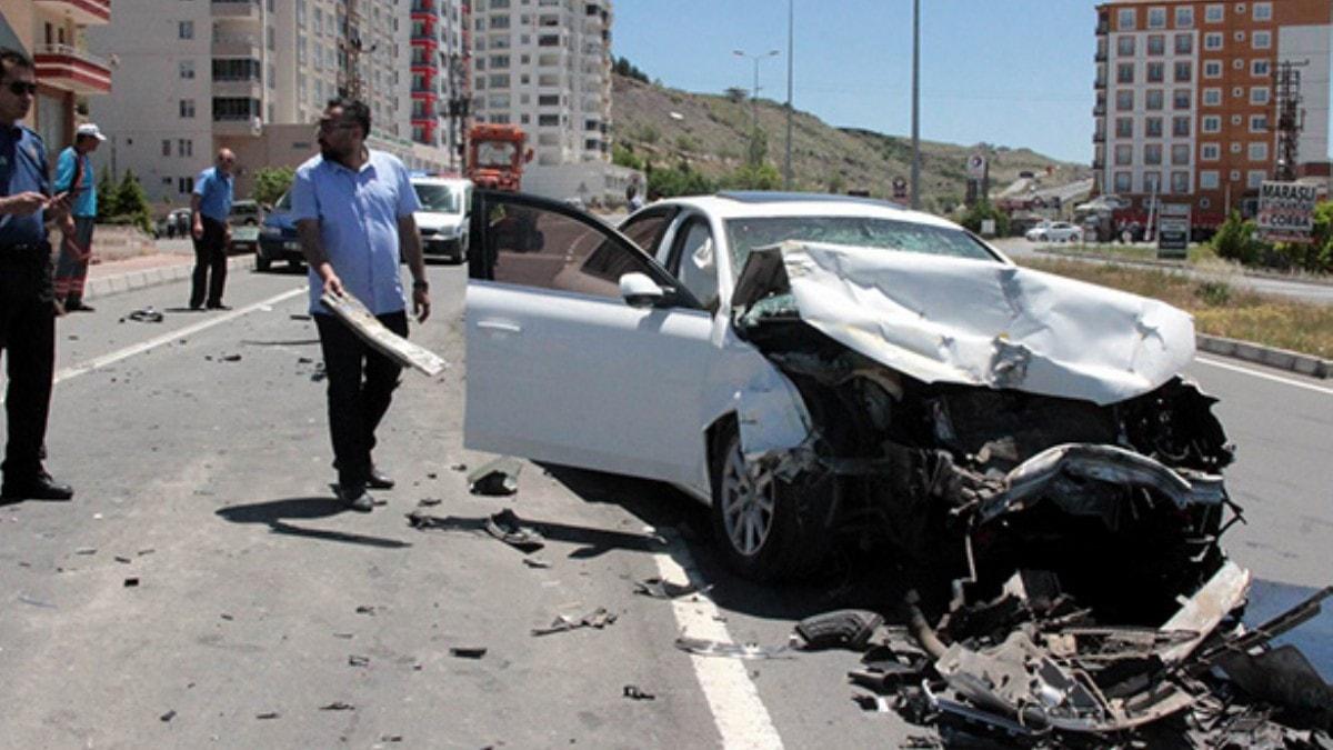 Kayseri'deki trafik kazasnda lks otomobil hurdaya dnd: 4 Yaral