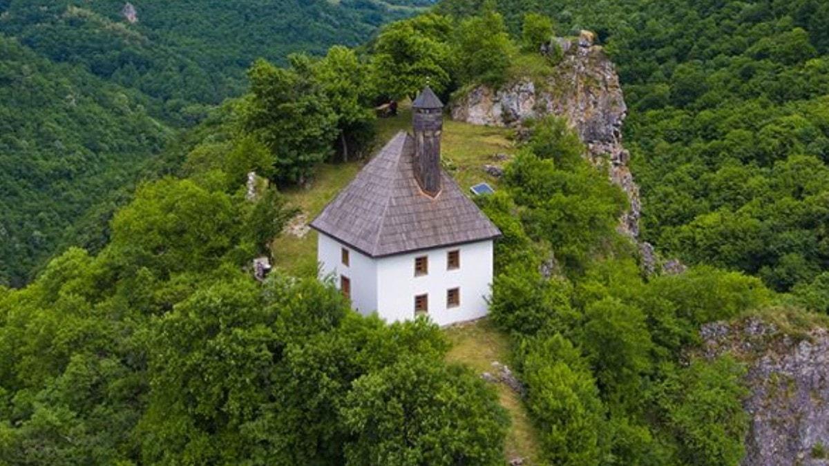 Bosna Hersek'in dousundaki Kulat Camisi zel bir yer olma zellii tayor