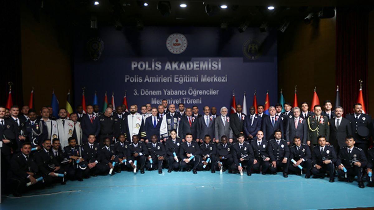 Yabanc renciler polis akademisinden mezun oluyor