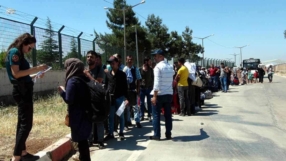 Suriyeliler bayram ziyareti iin gittikleri lkelerinden dnmeye balad