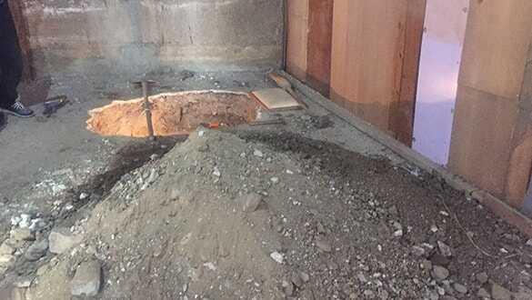 Bursa'da evin garajında lahite benzer taş ekipleri harekete geçirdi
