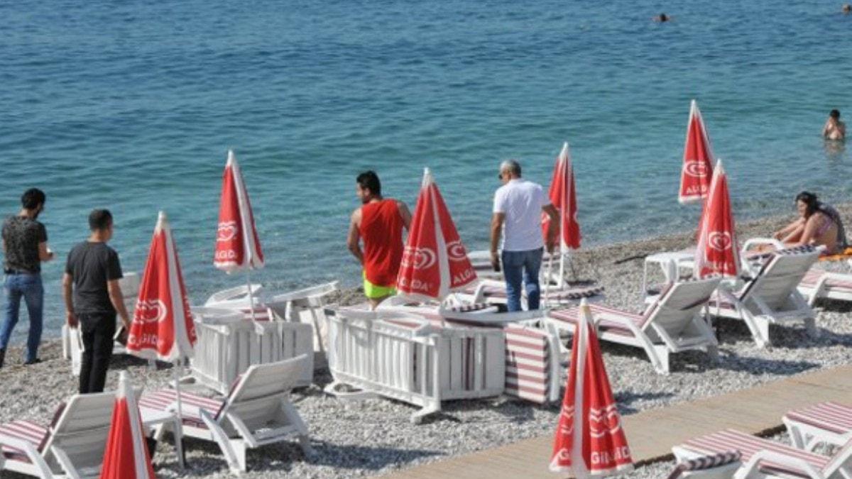Antalya'da sahilde fenalaan yal adam hayatn kaybetti