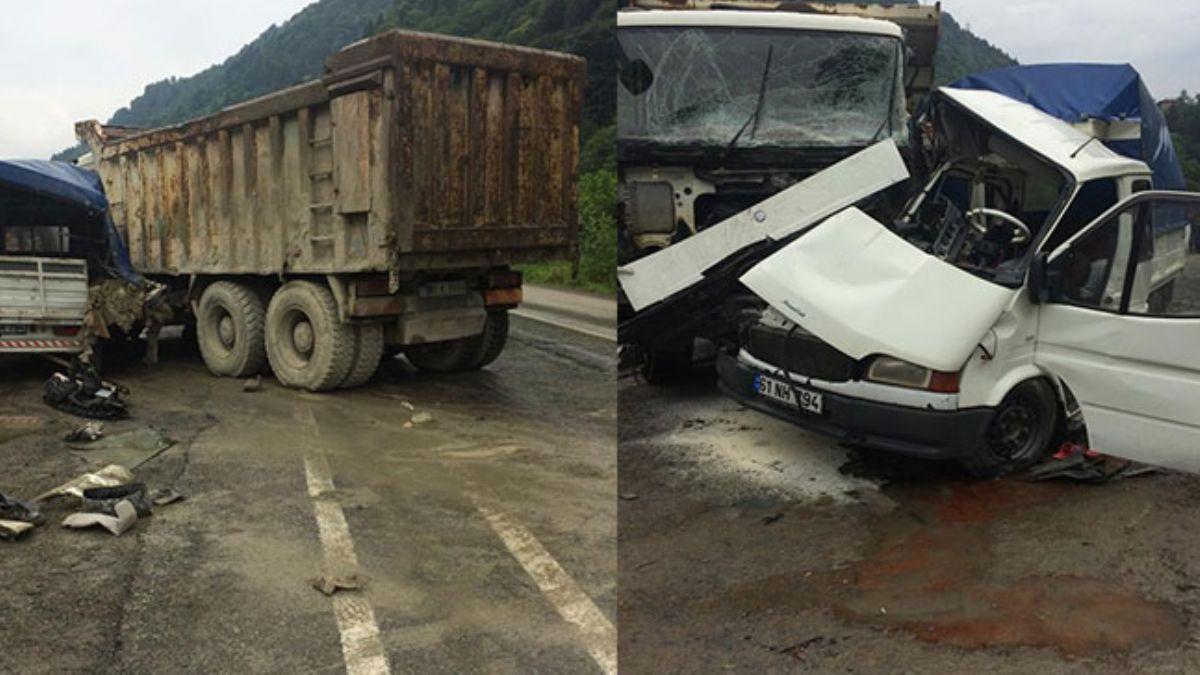Trabzon'da kamyon ile kamyonet arpt: 1'i ar 2 yaral