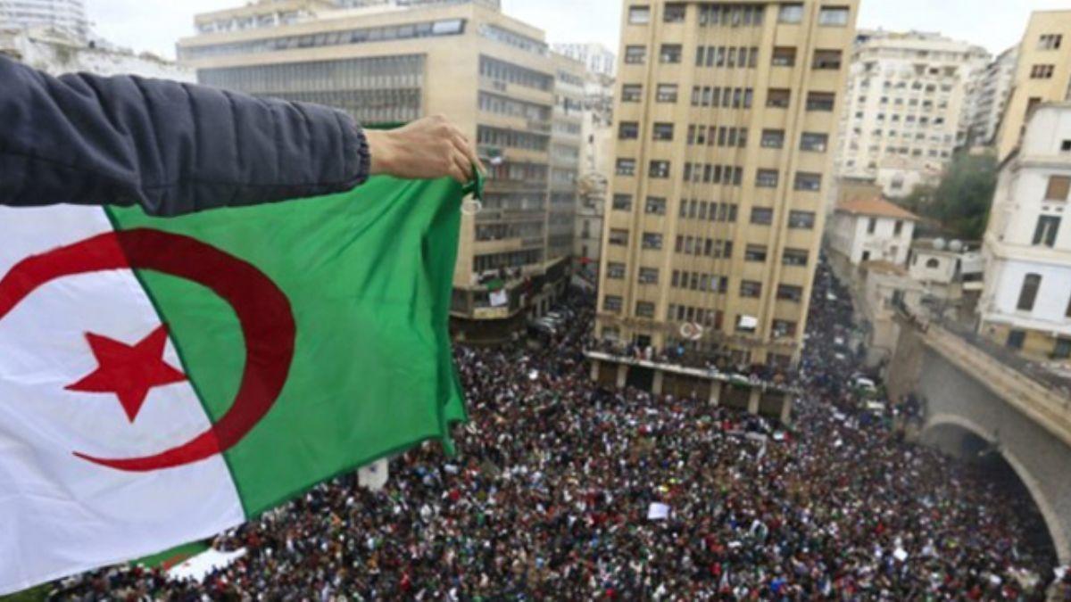 Cezayir'deki aralksz sren protestolarda 'yolsuzluk' sulamas n plana kt