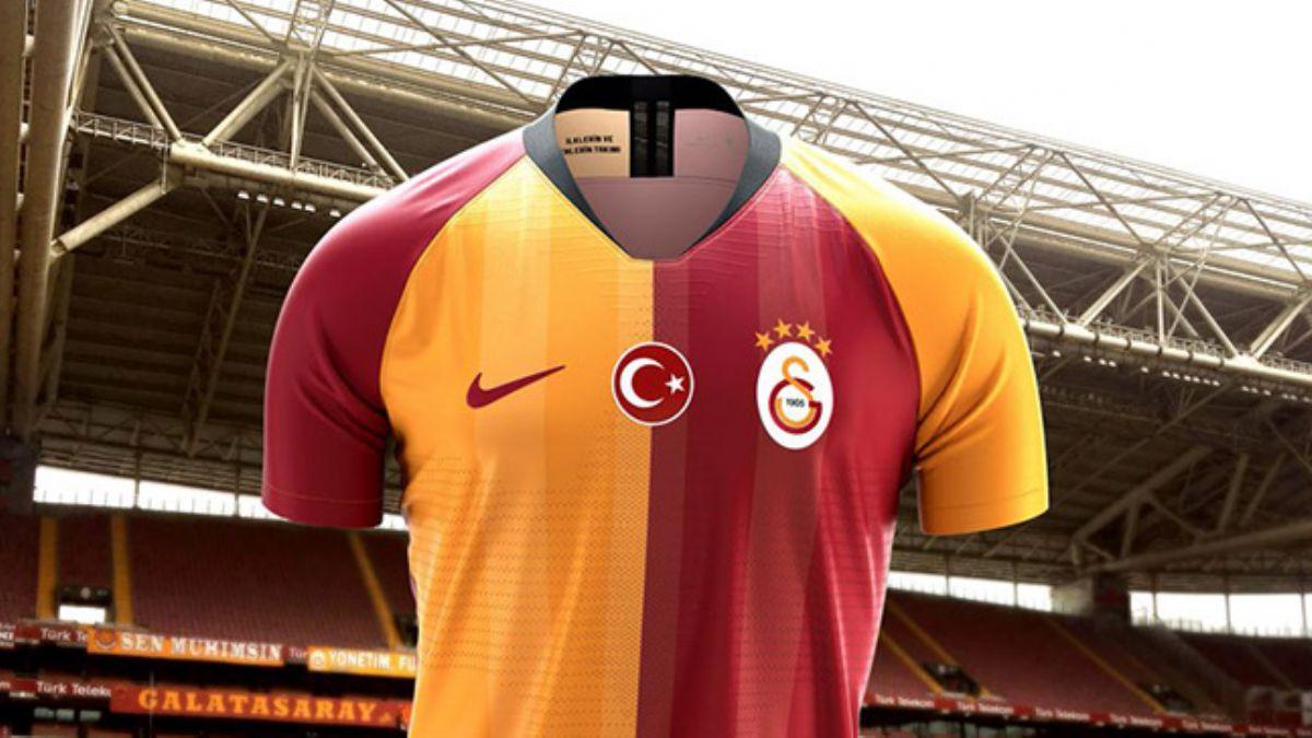 Galatasaray yeni sezon formasn tantt