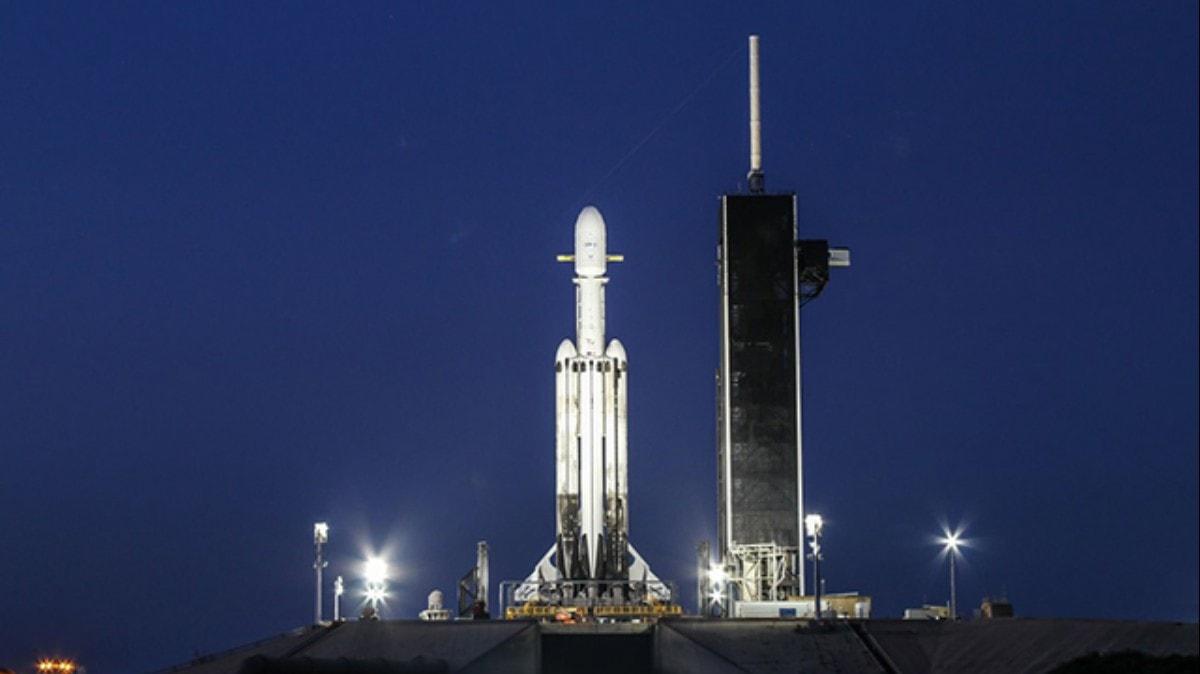 Dnyann en gl roketi Falcon Heavy frlatlyor: Canl yayn