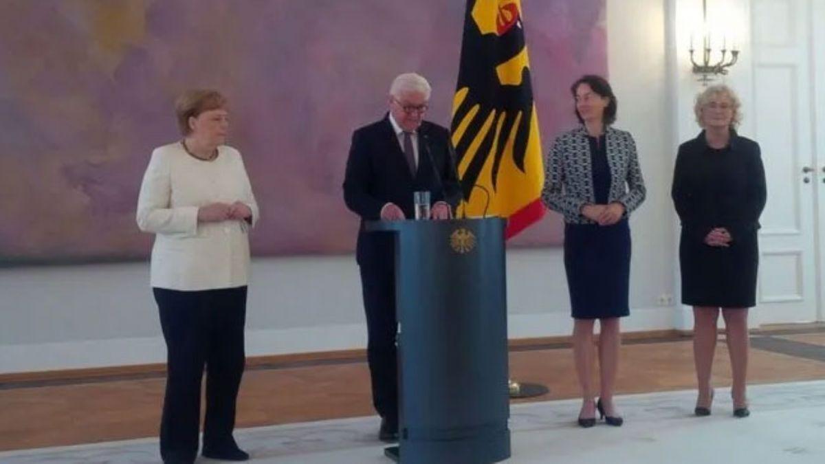 Almanya Babakan Merkel ikinci kez titreme nbeti geirdi