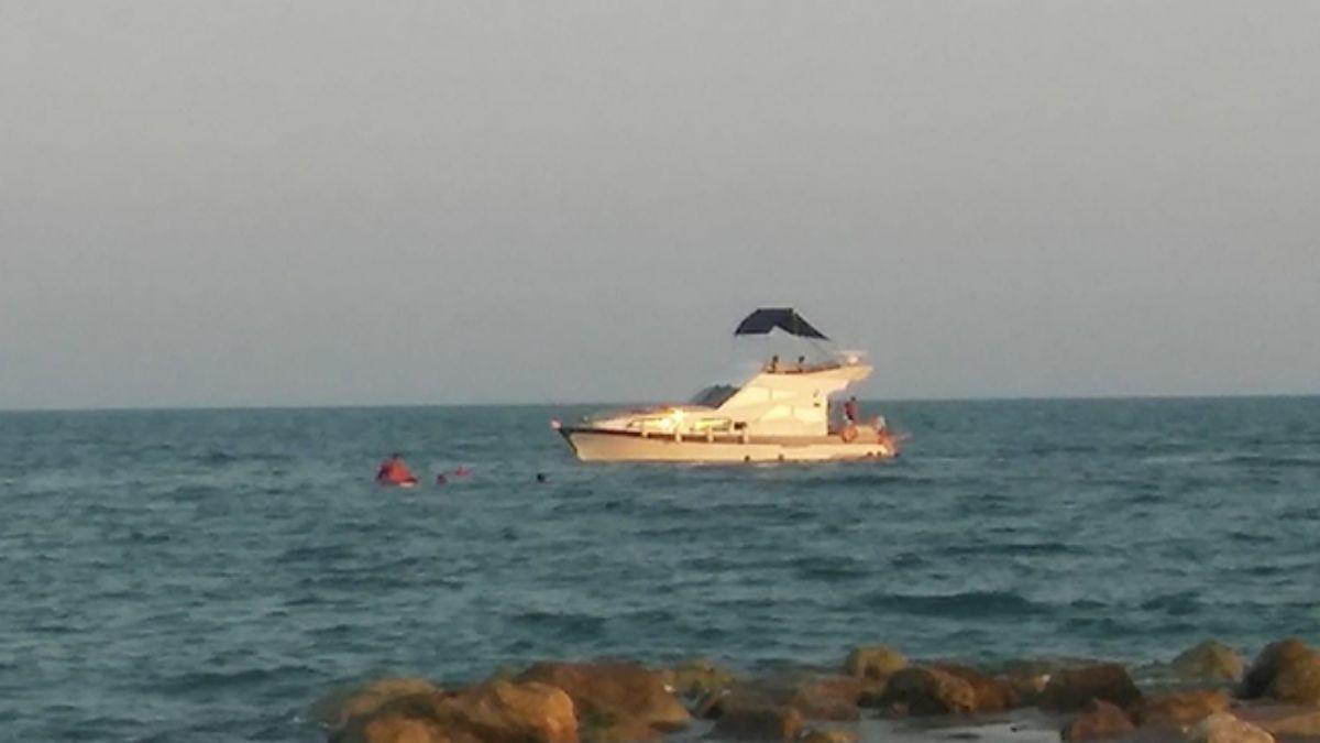 Mersin'de denizin ortasnda su alan bot batmaya balad, can pazar yaand