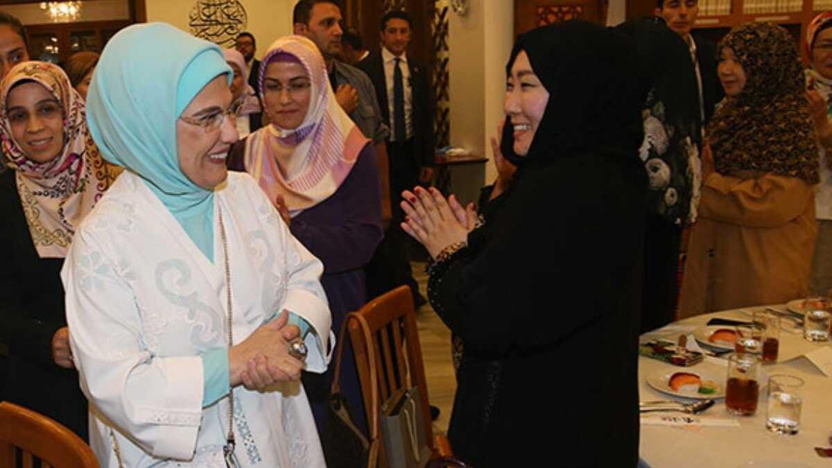 Emine Erdoan, Tokyo Camii'ni ziyaret etti