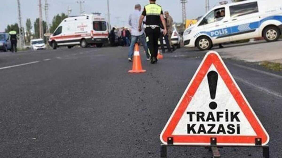 Erzincan'da otomobil ile hafif ticari ara arpt: 3 l, 6 yaral