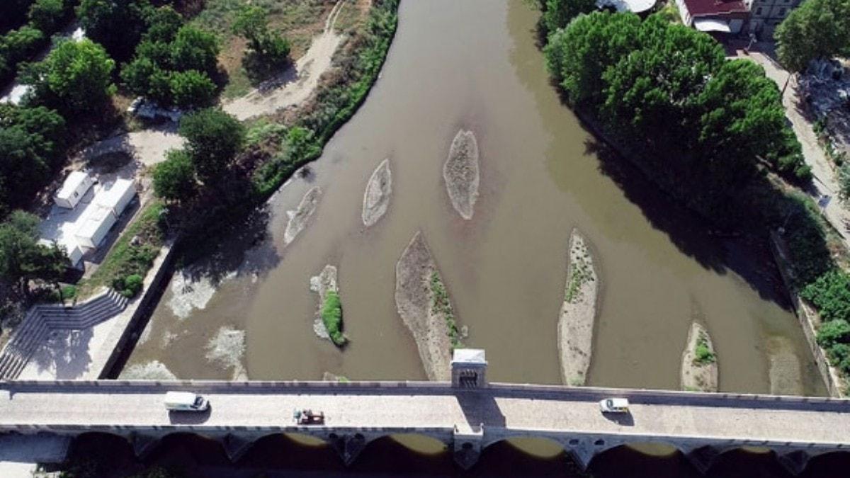 Tunca Nehri'nde kum adacklar olutu