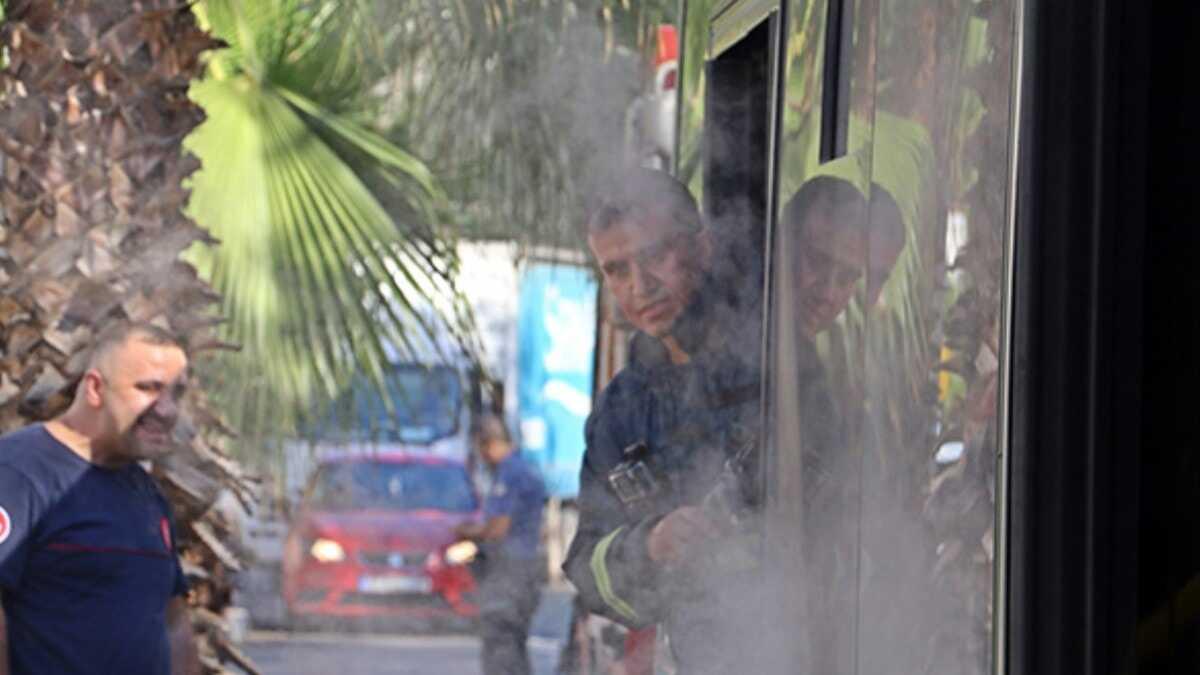 Halk otobsnde korku dolu anlar: Yolcular tahliye edildi