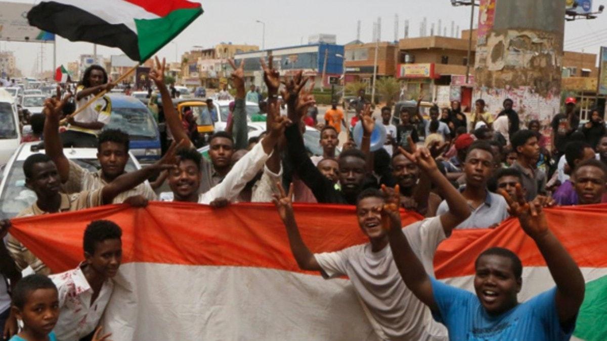 Sudan'da taraflarn uzlamas dnyada olumlu karland