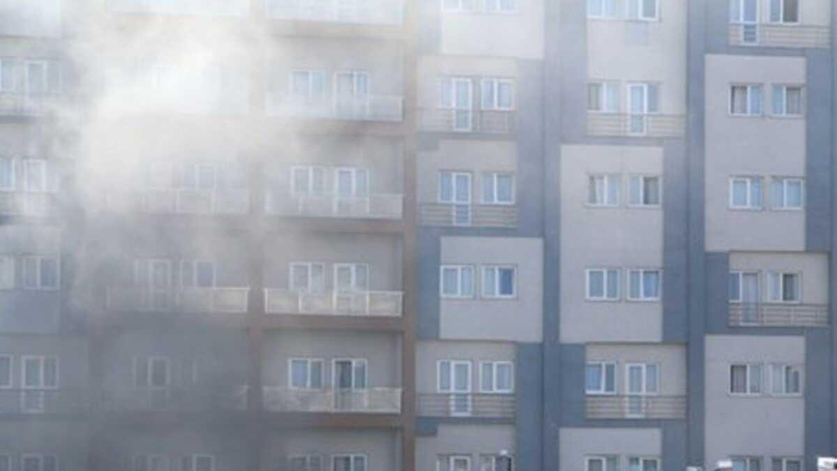 Son Dakika Istanbul Da Ogrenci Yurdunda Korkutan Yangin