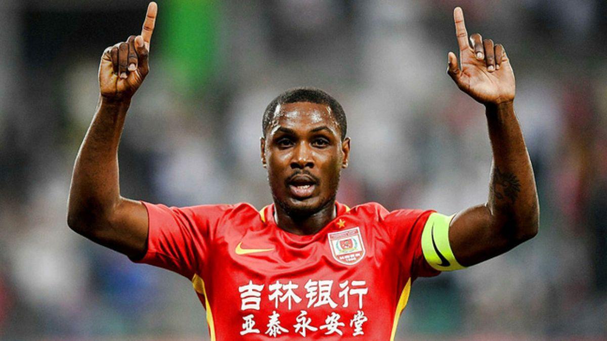 Galatasaray Odion Ighalo'nun maan duyunca masadan kalkt