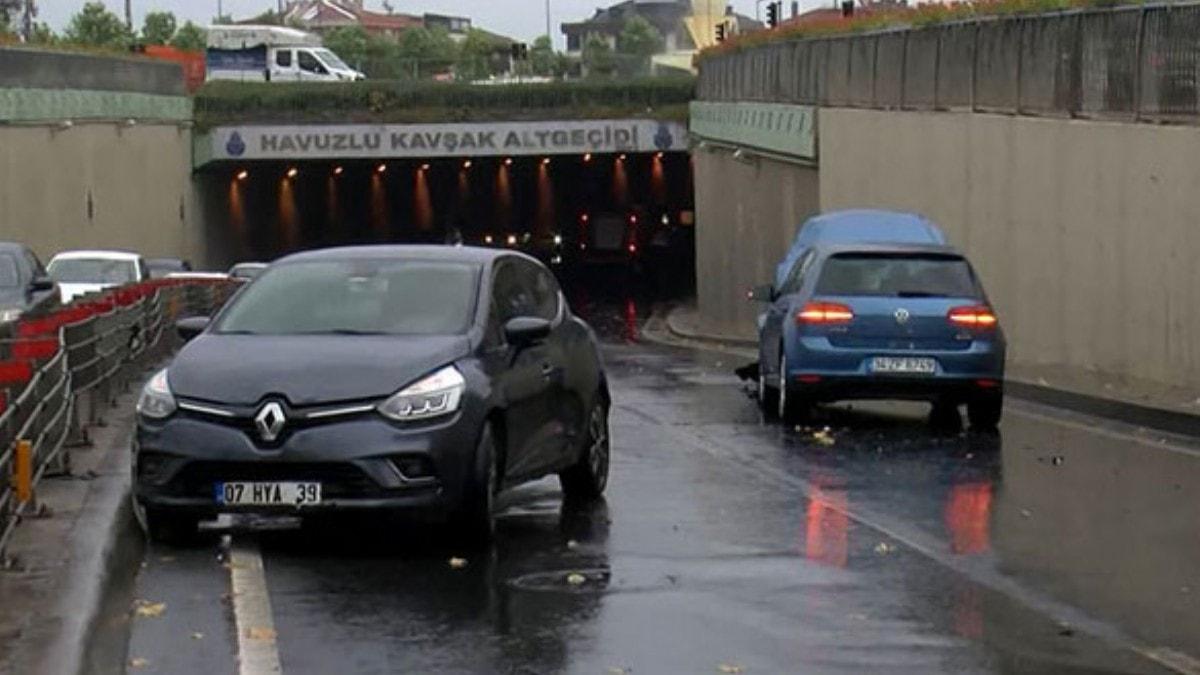 Bakrky'de ayn noktada 2 kaza! Cadde trafie kapand