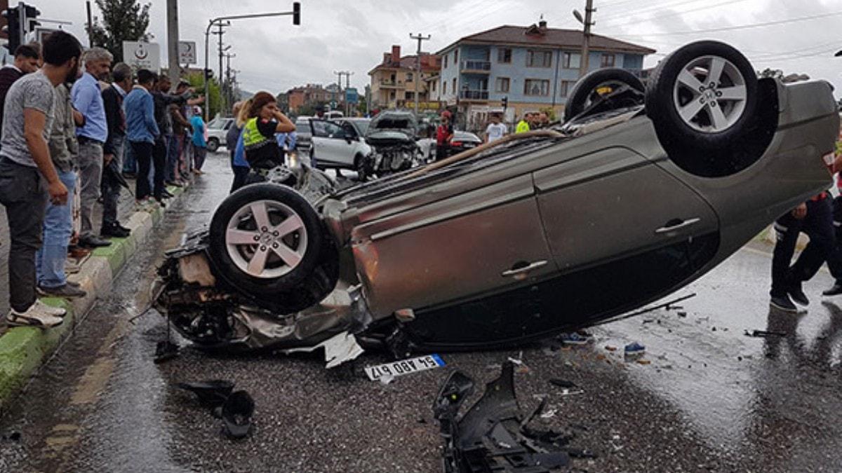 Sakarya'da feci kaza! ki otomobilin arpmasyla 7 kii yaraland