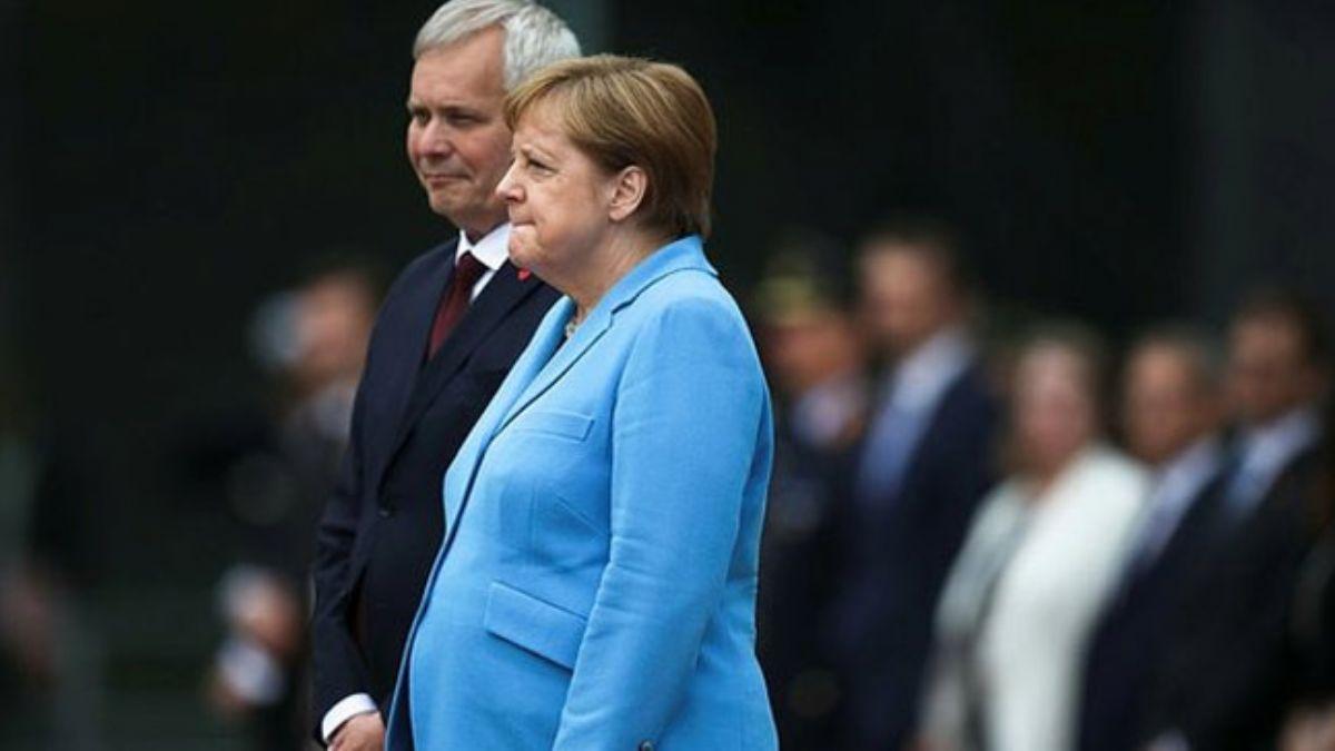 Merkel'in titreme nbetlerinin nedeni belli oldu