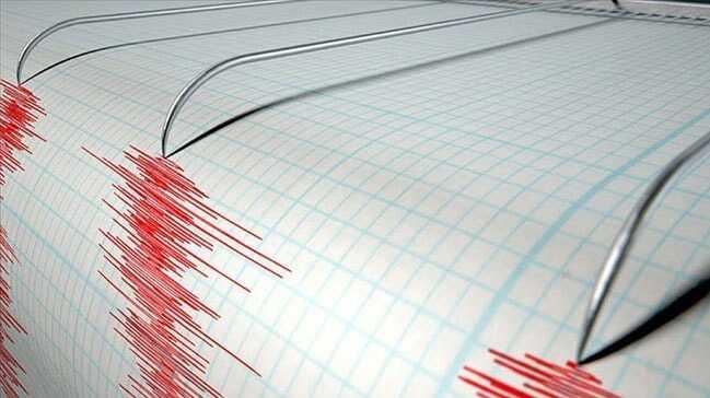Endonezya'da 7.3 büyüklüğünde deprem!