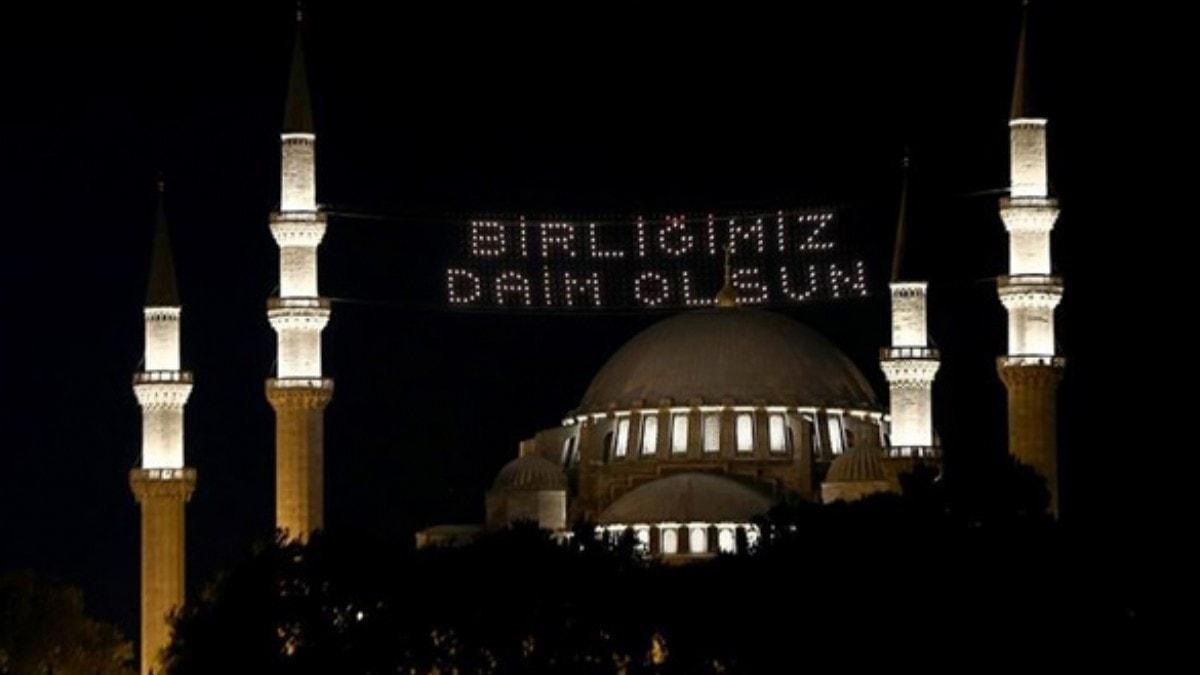Trkiye genelinde 90 bin camide e zamanl sela okundu