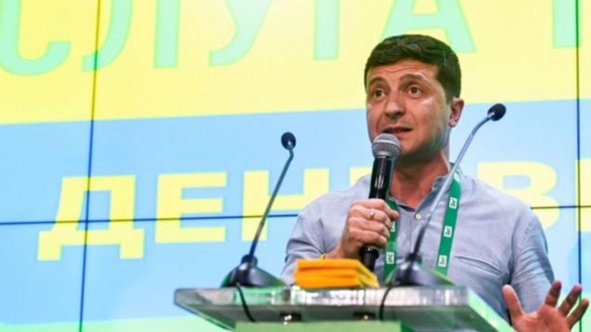 Ukrayna'da erken genel seimi Bakan Zelenskiy'in partisi kazand