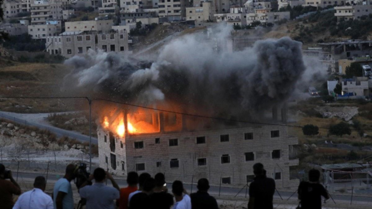 srail Dou Kuds'te Filistinlilere ait 9 katl binay patlaycyla havaya uurdu