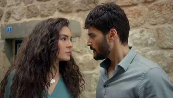 Hercai dizisinin yıldızı Ebru Şahin'in yeni imajı görenleri şaşırttı!