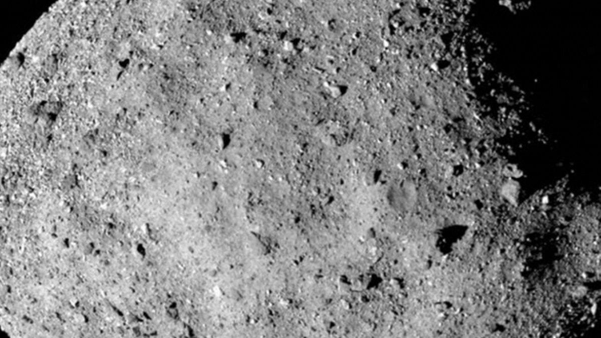 Bugn fark edilen asteroit dnyay adeta syrarak geti