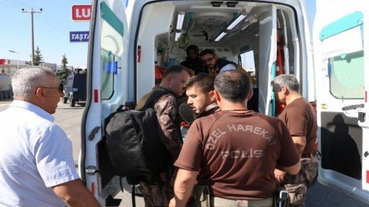 Sivas'ta zel harekat polislerini tayan servis kamyonetle arpt: 5 yaral