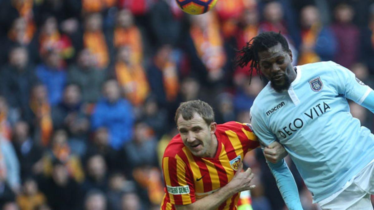 Emmanuel Adebayor Instagram'dan sinyali verdi