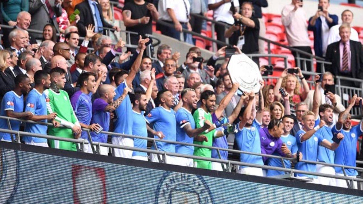 ngiltere'de sezonun ilk kupas Manchester City'nin