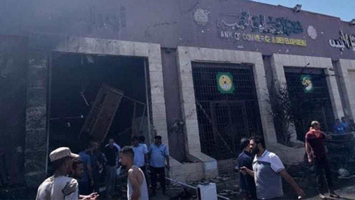 Libya'da bomba ykl ara infilak etti: 2 l