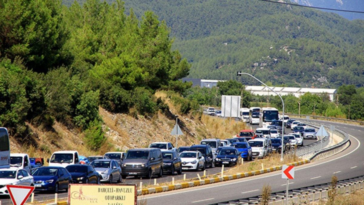 Akyaka'ya turist akn! Nfus patlad, araba koyacak yer kalmad