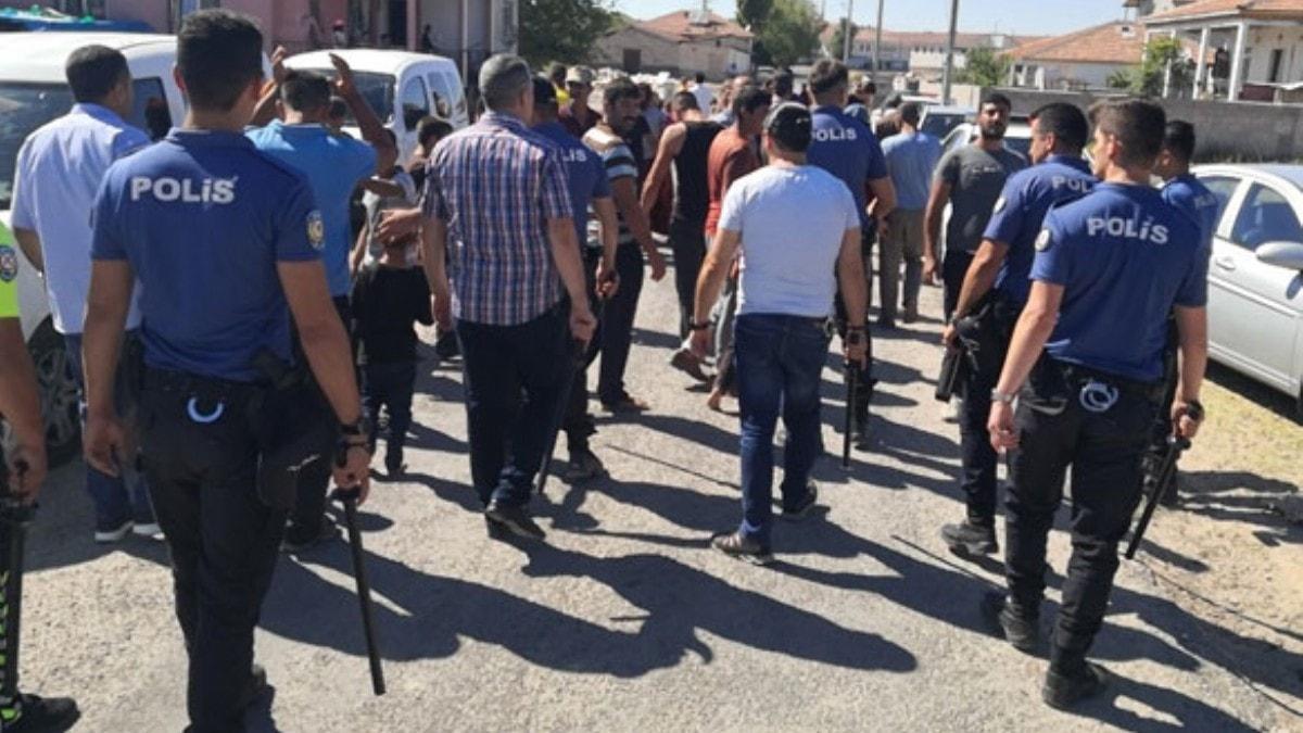 Aksaray'da kaza sonras iki grup arasnda kavga: 1'i polis 9 yaral  